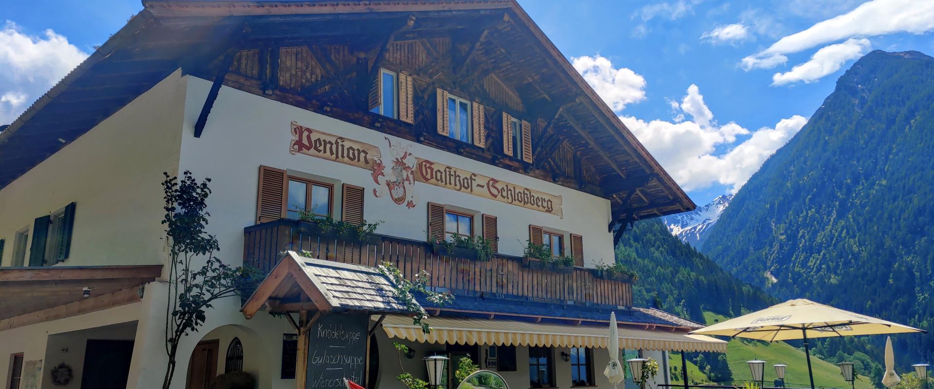 15255 Biker Hotel Pension Schlossberg Südtirol Hausansicht.jpg