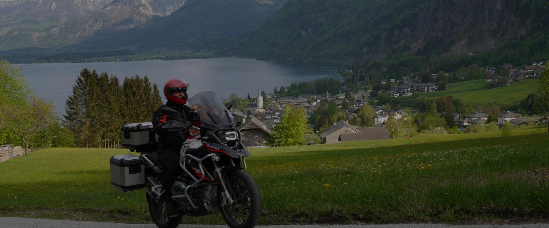 Motorradfahrer auf Motorradtour durch das Salzburger Land