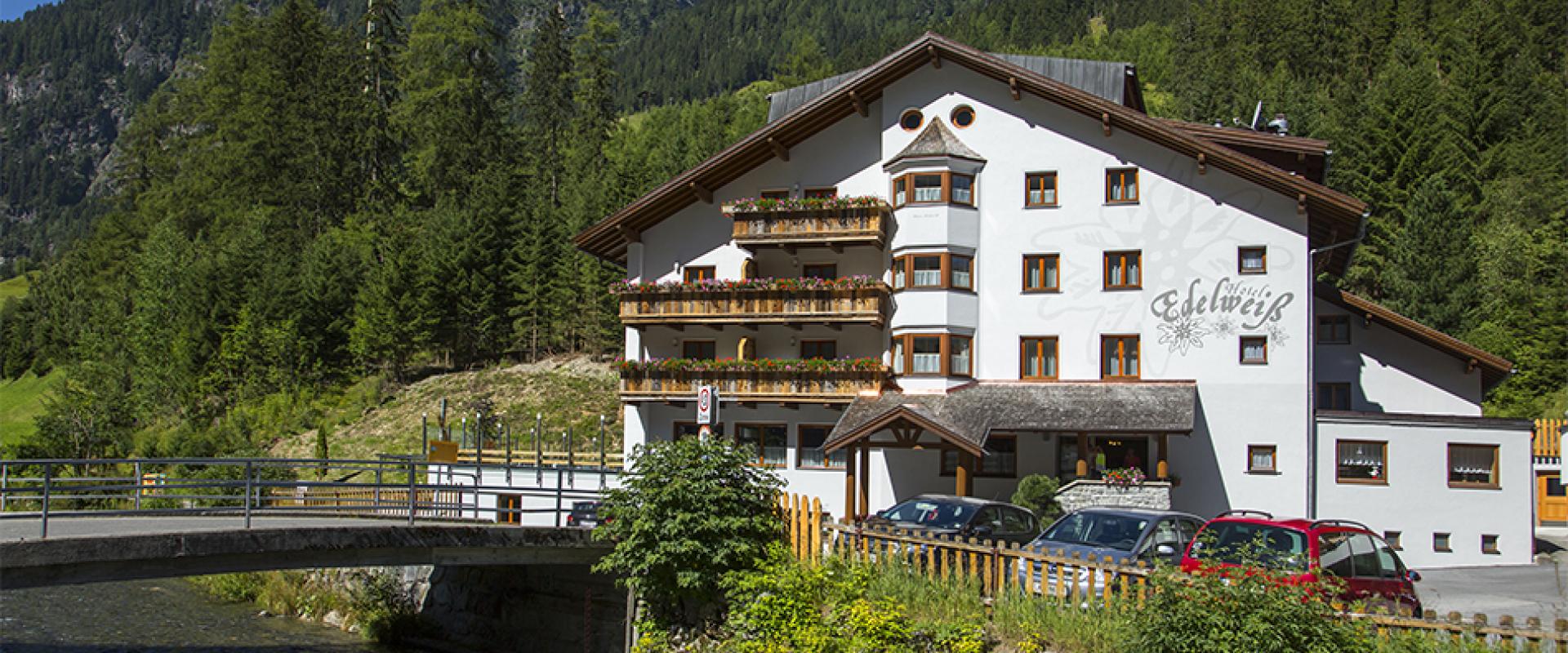 30752 Hotel Edelweiß Kaunertal Ansicht_52A8523.jpg