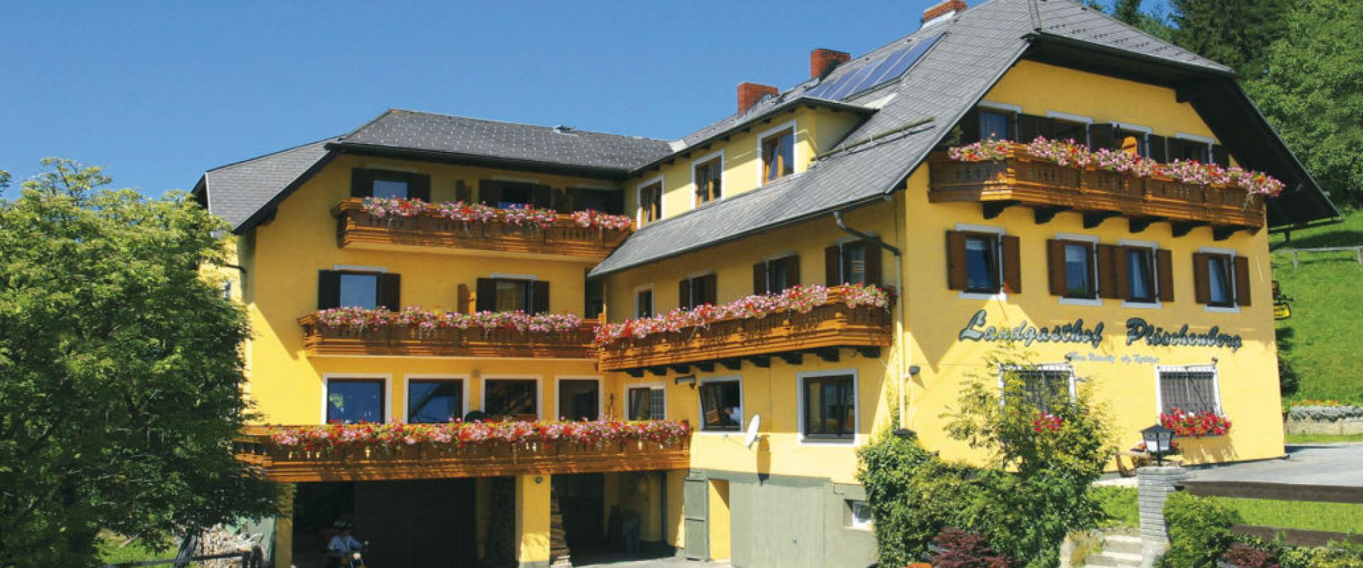 13899 Motorrad Hotel Plöschenberg in Kärnten.jpg