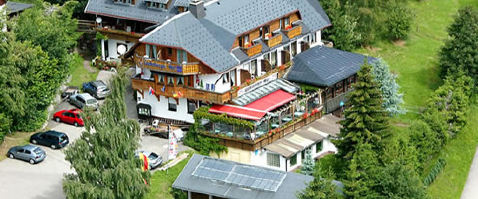 12453 Motorrad Hotel Dachsberger Hof im Schwarzwald.jpg