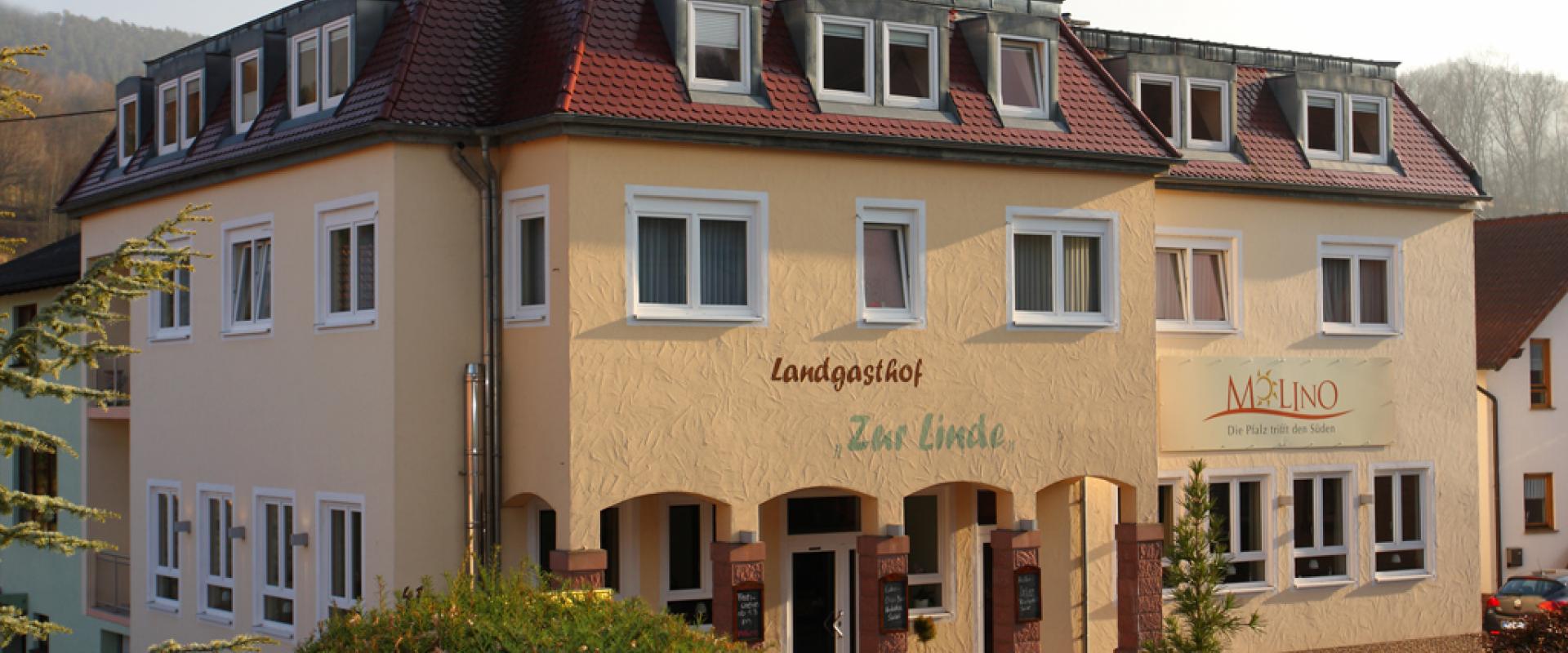 11622 Biker Hotel Zur Linde in der Pfalz.jpg
