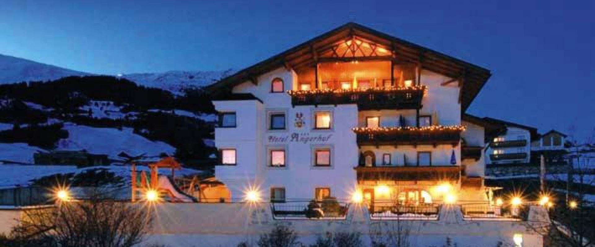14020 Motorrad Hotel Angerhof in Tirol.jpg