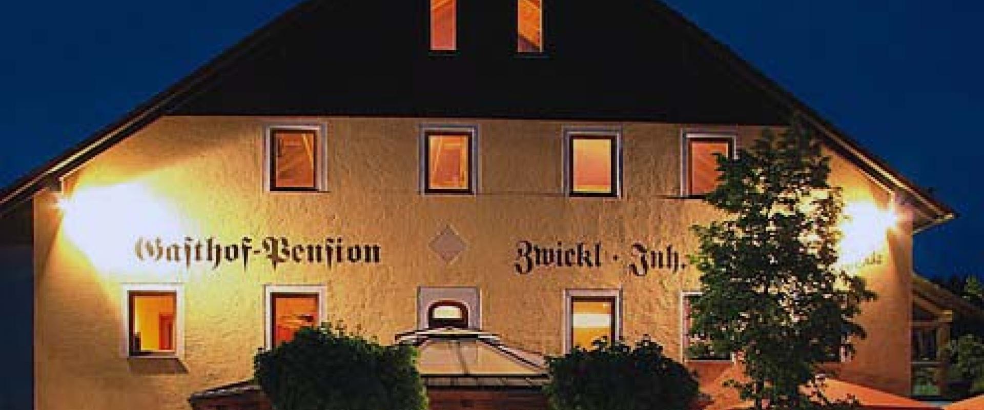15325 Motorrad Hotel Zwickl im Bayerischen Wald.jpg