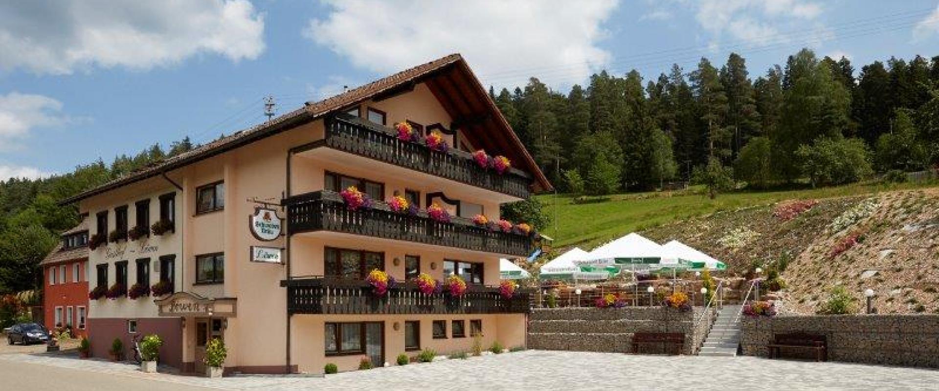 14294 Motorrad Hotel Löwen im Schwarzwald.jpg