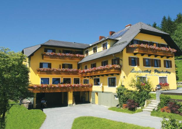 13899 Motorrad Hotel Plöschenberg in Kärnten.jpg