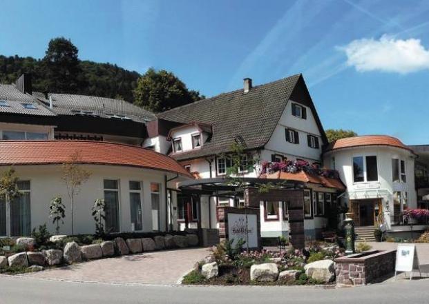 12861 Motorrad Hotel Ochsen im Schwarzwald.jpg