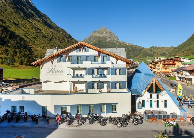 14978 Motorrad Hotel Luggi in Tirol.jpg