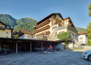 14979 Motorrad Hotel Post in Tirol 2.jpg