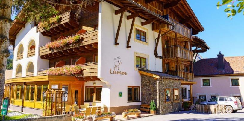 12928 Hotel_Lamm_Sommer-1.jpg