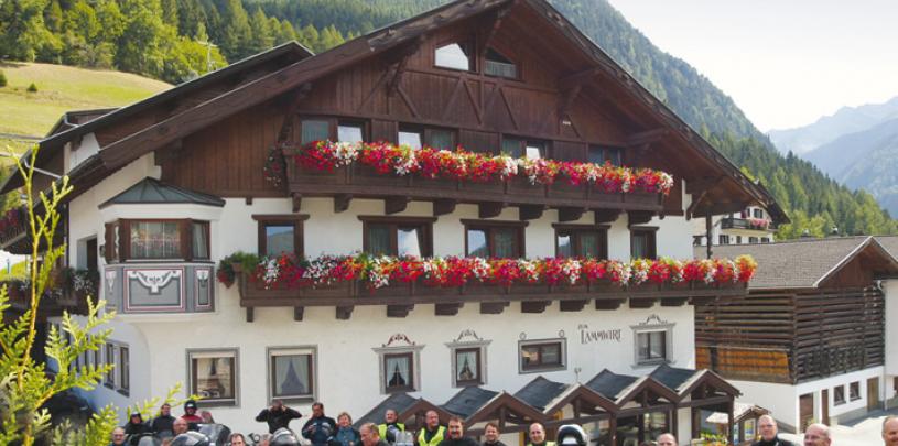 12341 Motorrad Hotel zum Lammwirt in Tirol.jpg