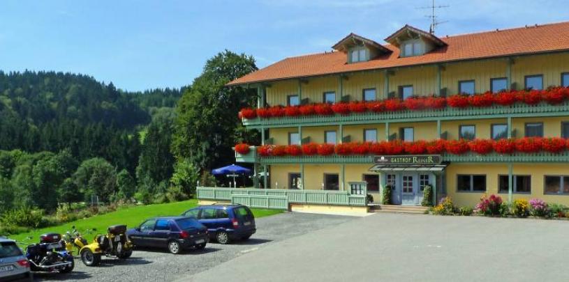 12501 Motorrad Hotel Reiner im Bayerischen Wald.jpg