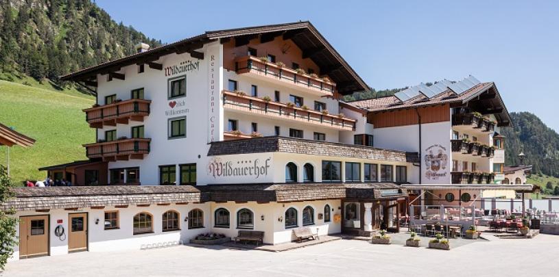 15448 Motorrad Hotel Wildauerhof in Tirol.jpg