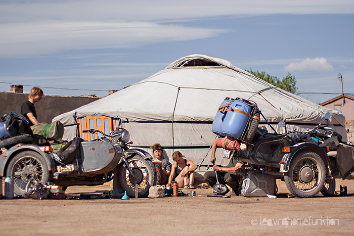 CHANGING%20TARP%20FOR%20YURT