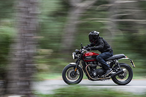 300_TRIUMPH_Speed%20Twin%20Action_008