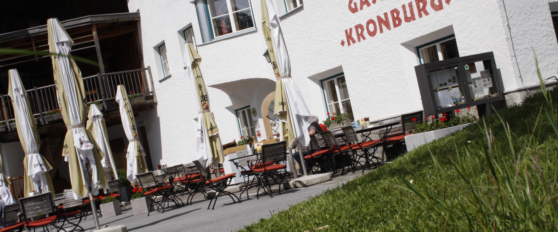 30138 Motorrad Hotel Klösterle Kronburg in Tirol.JPG