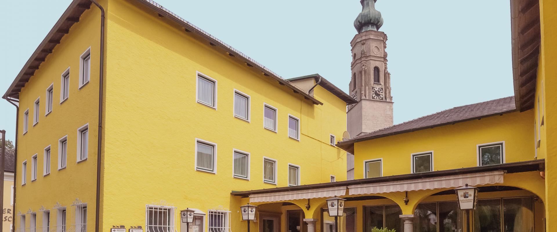 15207 Biker Hotel Stiftsgasthof Hochburg in Oberösterreich.jpg