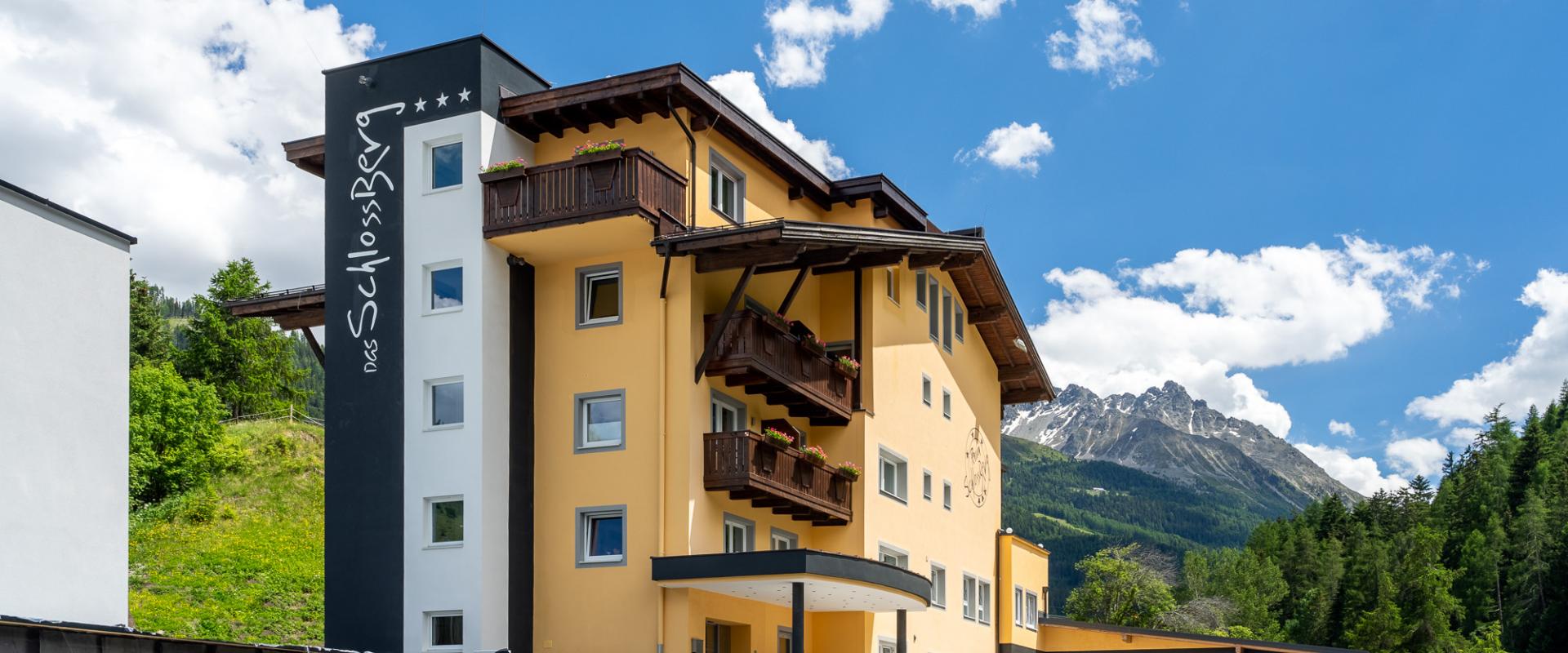 12226 Biker Hotel Schlossberg in Tirol.jpg