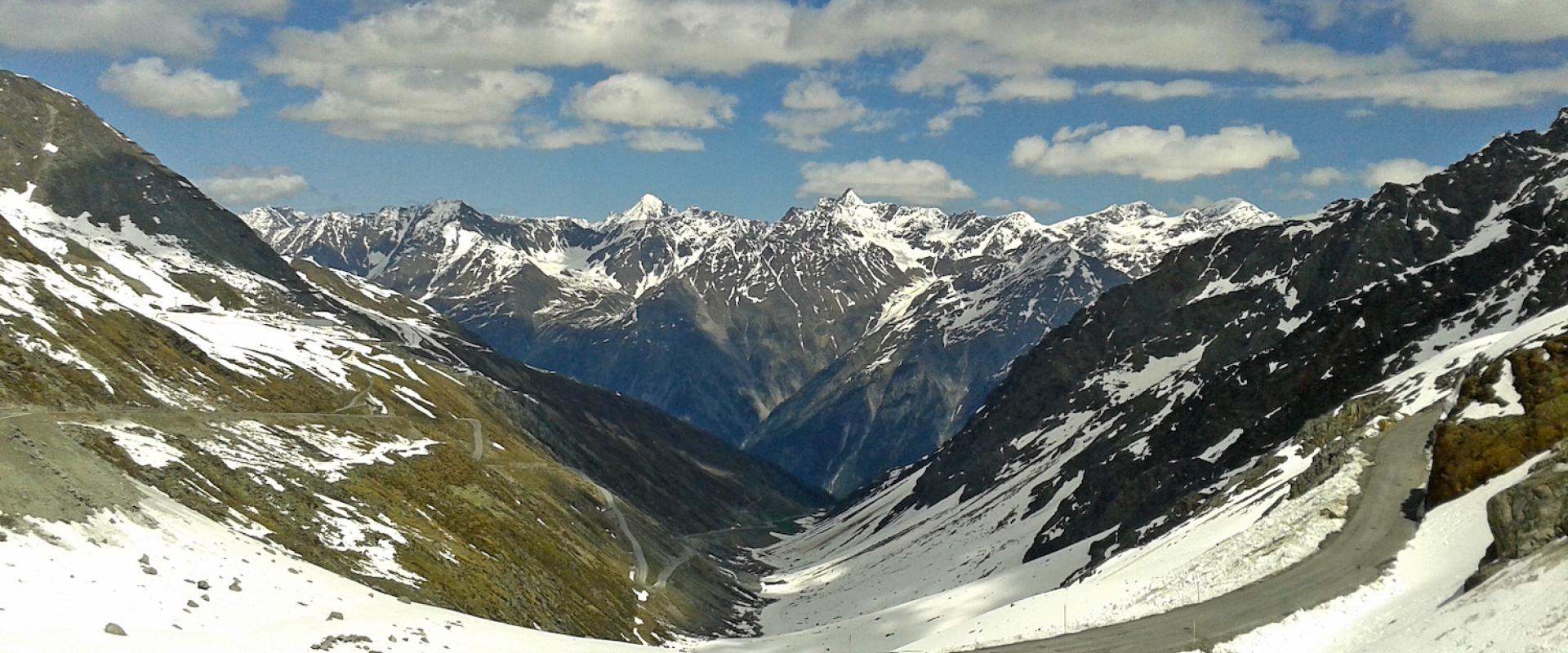 Ötztal Gletscher, mit Blick auf umliegender Berglandschaft