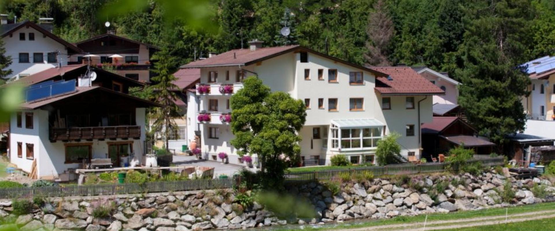 07426 Biker Hotel Garni Dias in Tirol.jpg