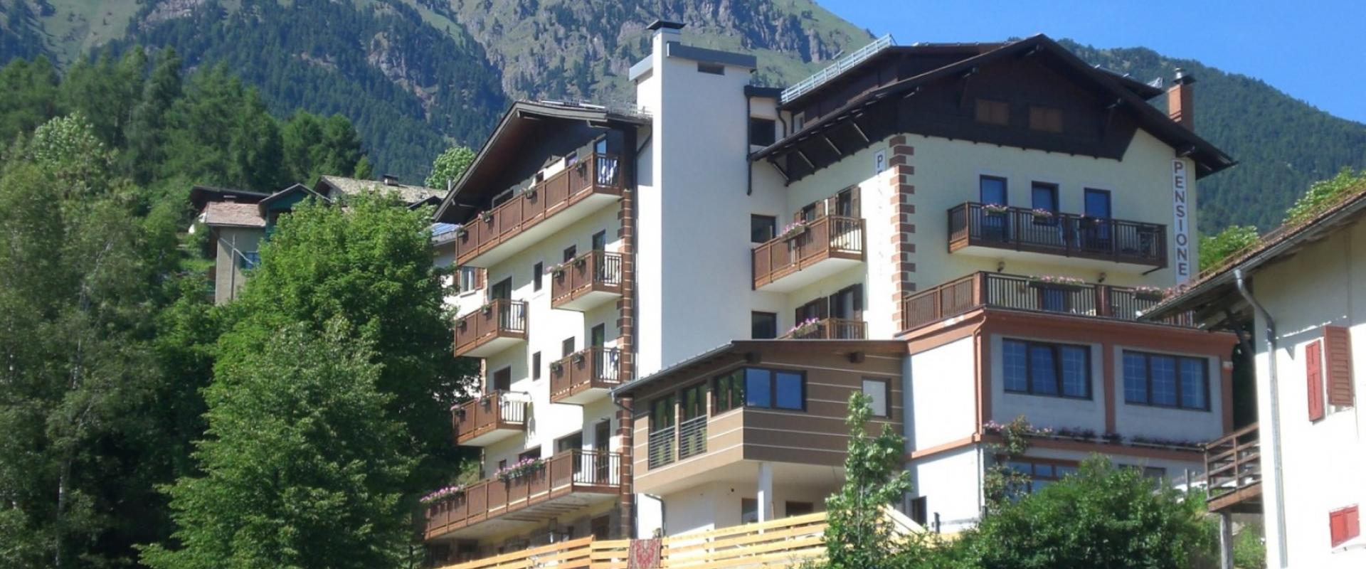 15355 Motorrad Hotel Serenetta am Gardasee Trentino.jpg