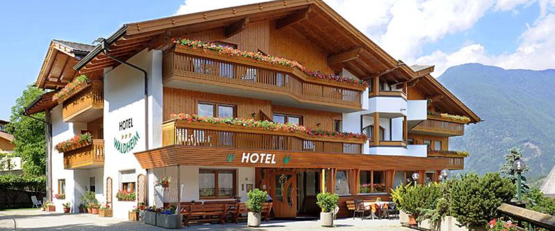30706 Bike Hotel Waldheim Südtirol Ansicht.jpeg