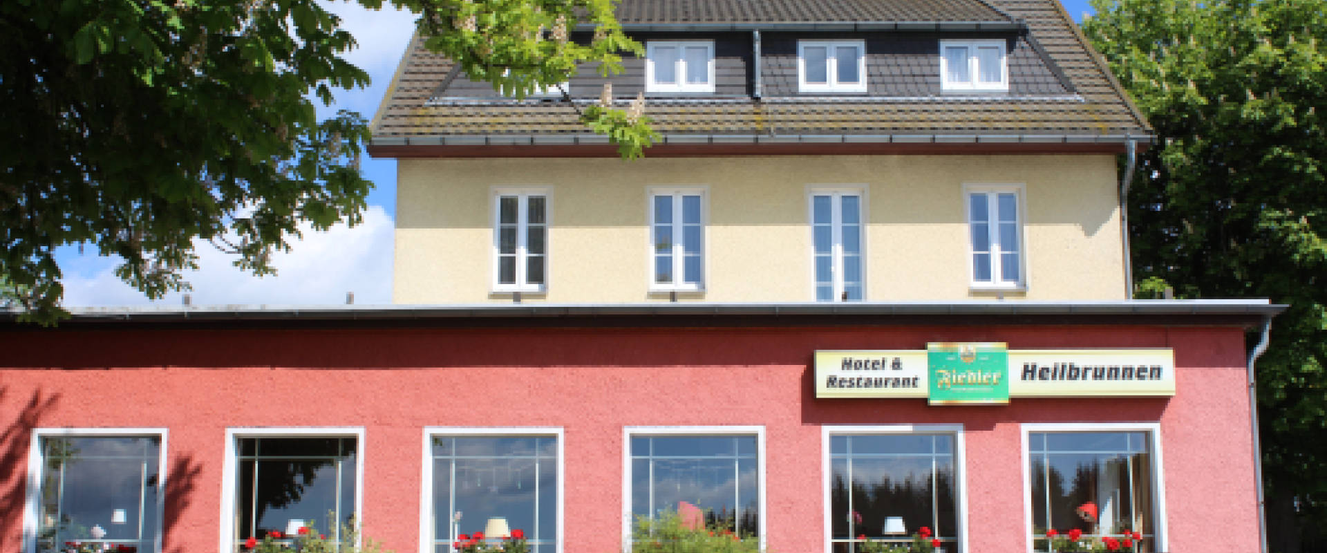 31033 Hotel Heilbrunnen Ansicht.png