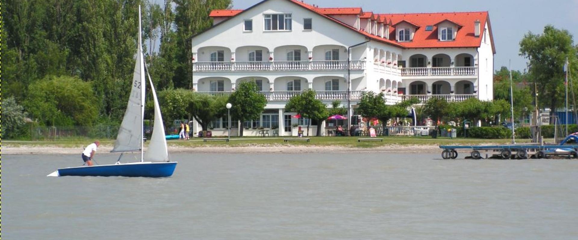  13833 Seehotel Herlinde SeehotelSee.JPG