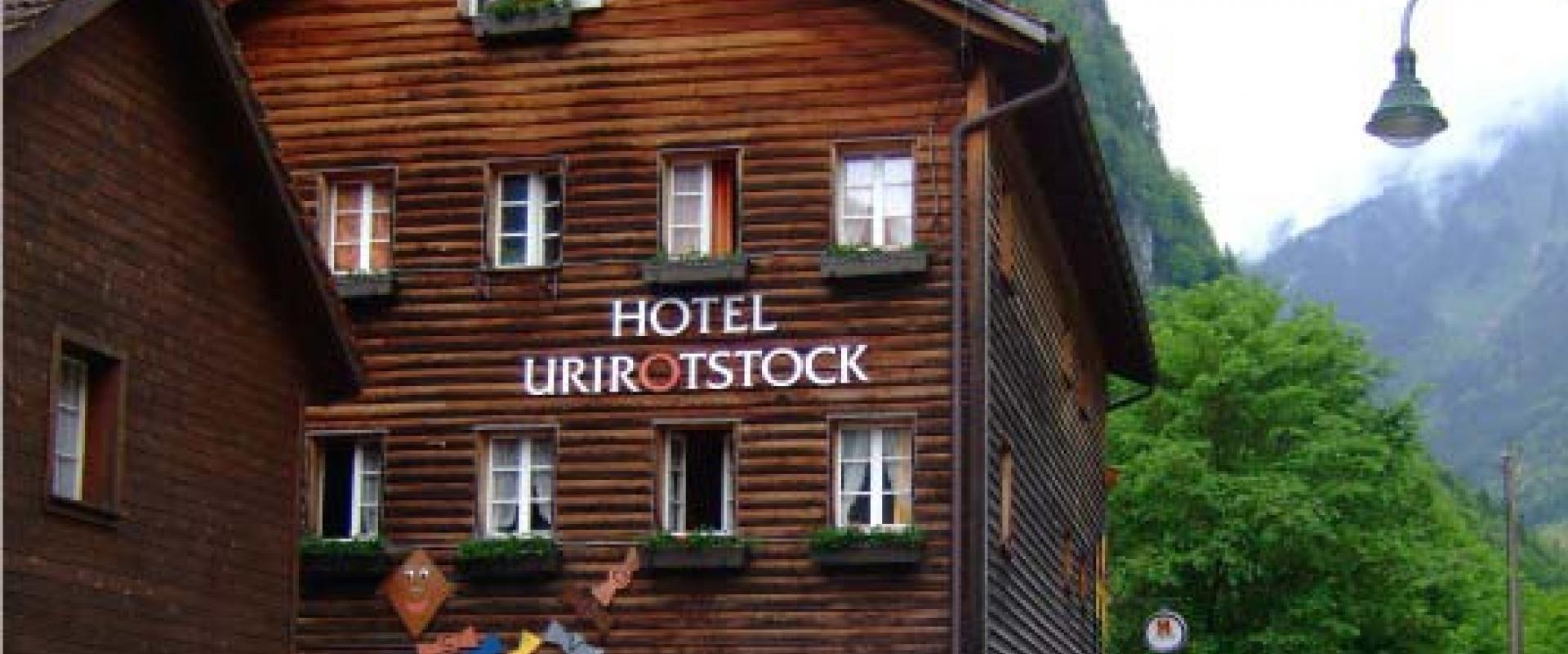 12270 Biker Hotel Urirotstock in der Zentralschweiz.jpg