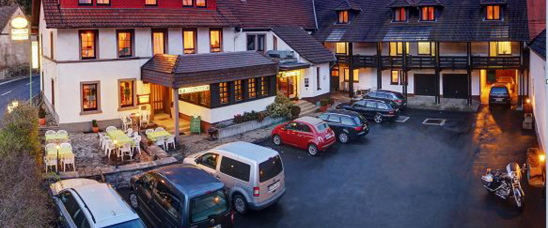 12693 Motorrad Hotel Reckweilerhof in der Pfalz.jpg