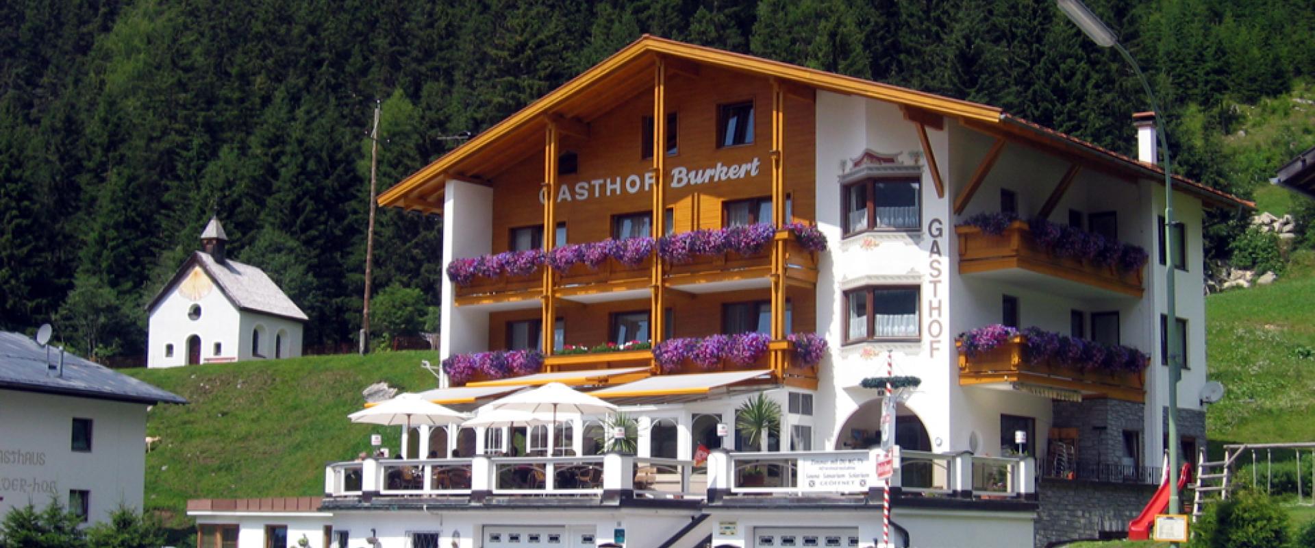 14943 Motorrad Hotel Burkert in Tirol.jpg