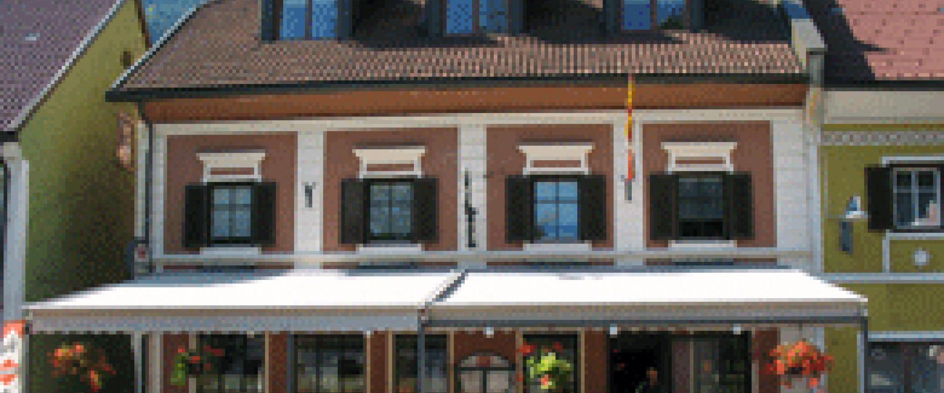 15045 Motorrad Hotel Zum Goldenen Rössl in Kärnten.jpg