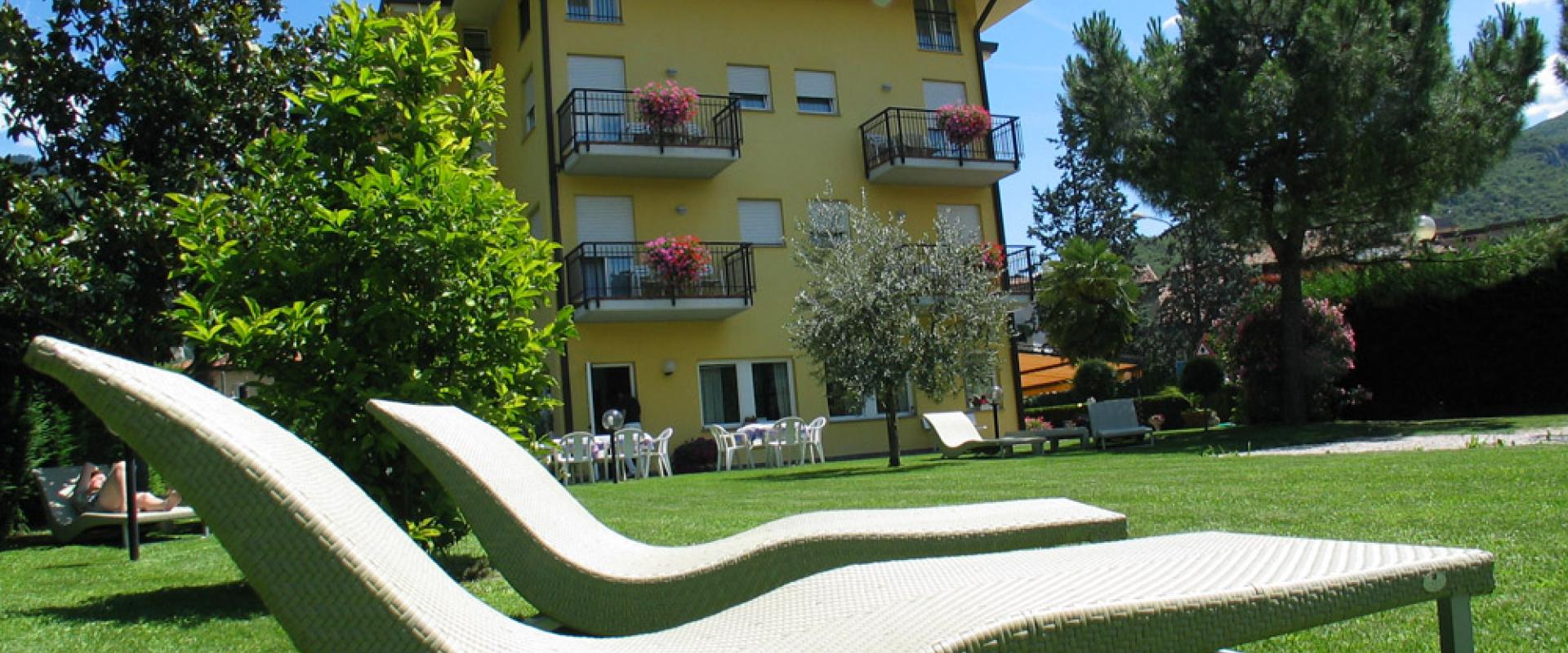 13982 Motorrad Hotel Toresela am Gardasee.jpg