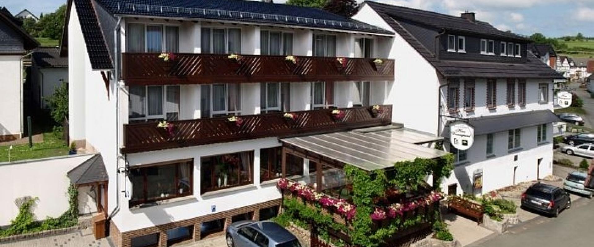 20889 Motorrad Hotel Wiesengrund im Sauerland.jpg