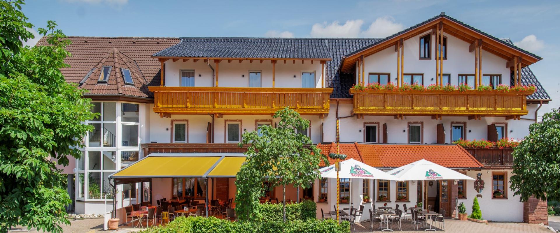14237 Motorrad Hotel zur Burg im Schwarzwald.jpg