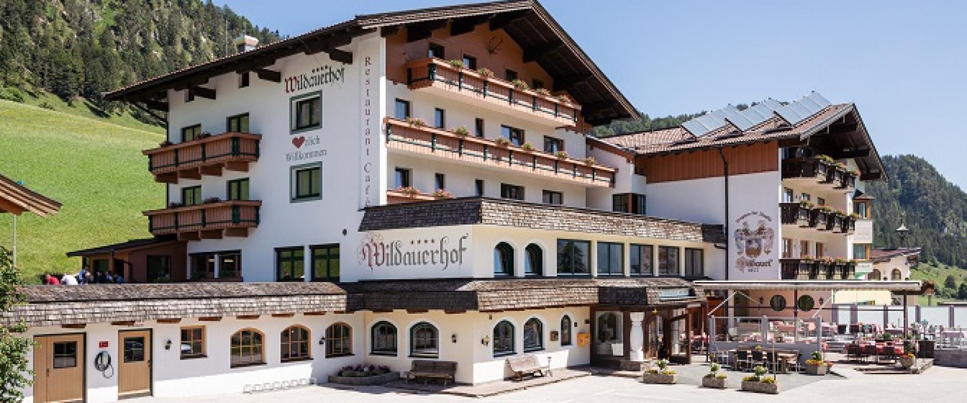 15448 Motorrad Hotel Wildauerhof in Tirol.jpg