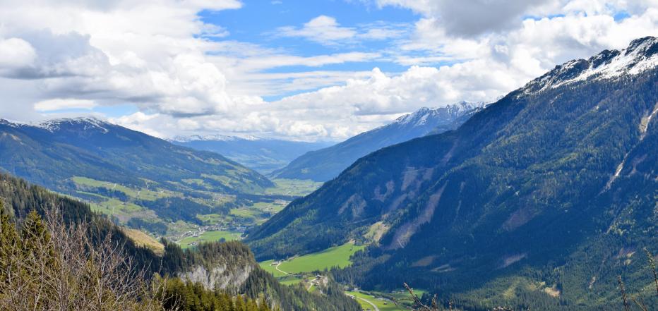 Aussicht vom Gerlospass ins Tal, mit Blick auf die Berge