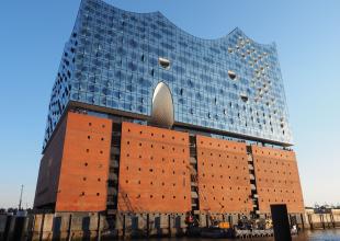 Elbphilharmonie - Claudio Divizia - shutterstock