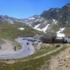 Die Passhöhe des Timmelsjoch mit Bergen im Hintergrund