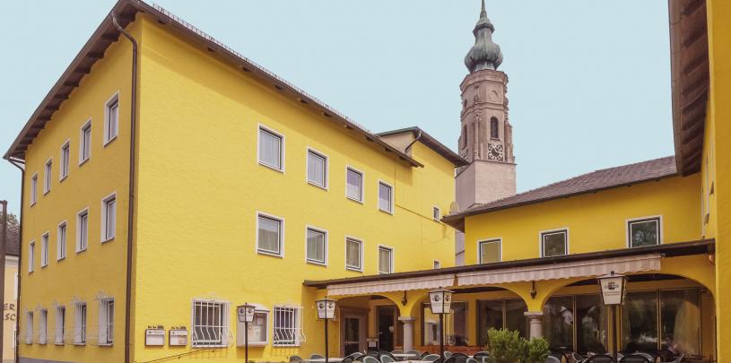 15207 Biker Hotel Stiftsgasthof Hochburg in Oberösterreich.jpg