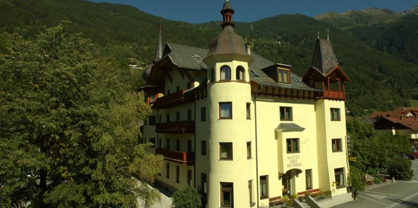 30321 Biker Hotel Drei Mohren in Tirol.jpg