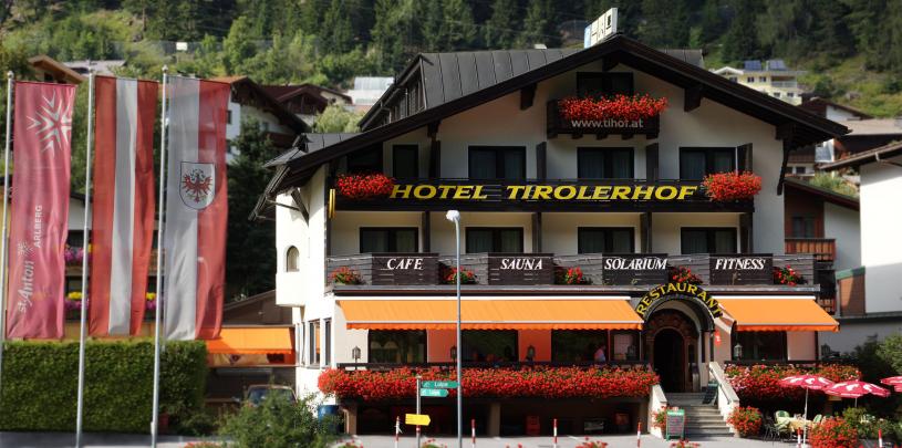 30327 Biker Hotel Tirolerhof im Vorarlberg.jpg