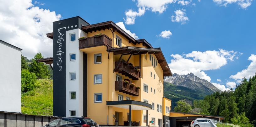 12226 Biker Hotel Schlossberg in Tirol.jpg