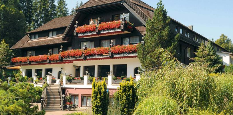 11801 Motorrad Hotel Waldsägmühle im Schwarzwald neu.jpg