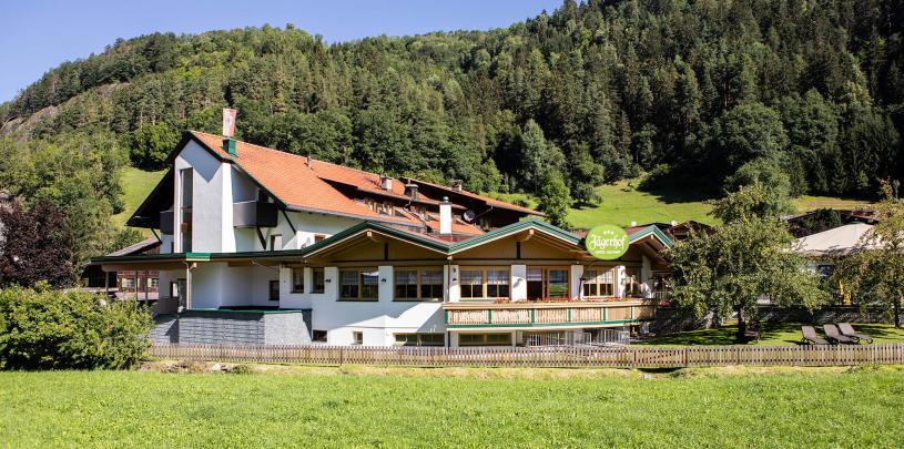16329 Motorrad Hotel Jägerhof in Tirol Ansicht.jpg