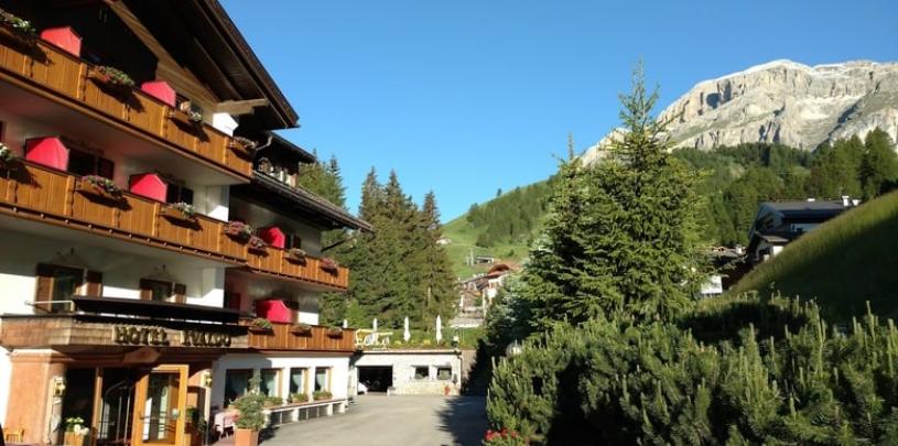 12062 Motorrad Hotel Evaldo in den Dolomiten.jpg