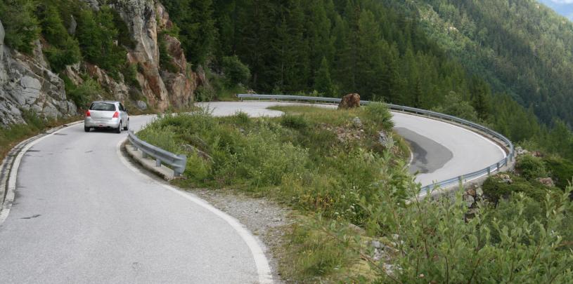 2009-07-08 Urlaub Schweiz 1474 Abfahrt vom Col de la Gueulaz, 9 km vor dem Abzweig.JPG