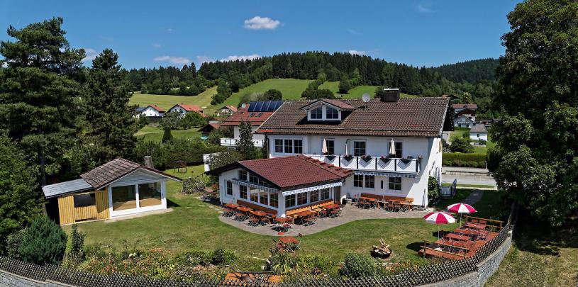 30977 Hotel am Berg Ansicht.jpg