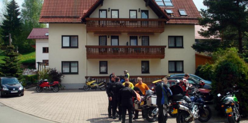 11482 Motorrad Hotel Zum Pfefferstübchen in Thüringen.jpg