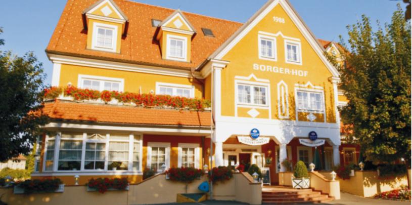 13871 Motorrad Hotel Sorgerhof in der Steiermark.jpg